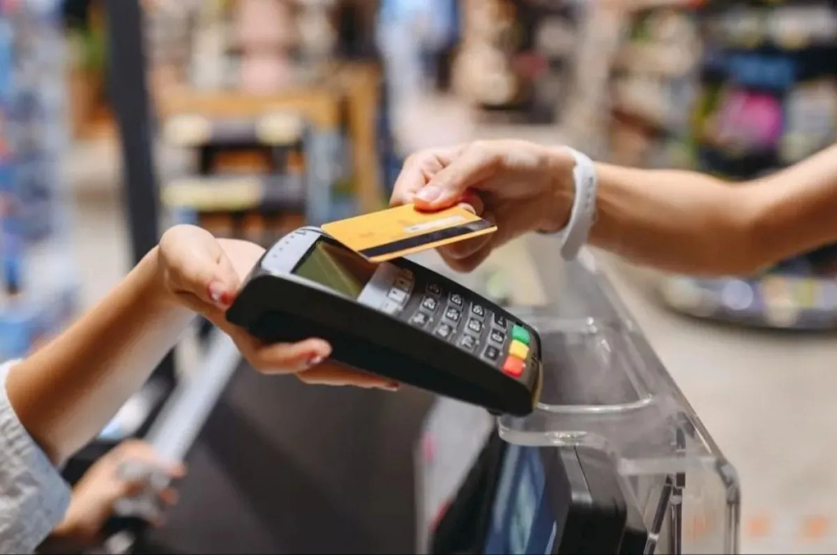 El Banco Central impulsa un nuevo mercado digital para reducir costos de ventas con tarjeta