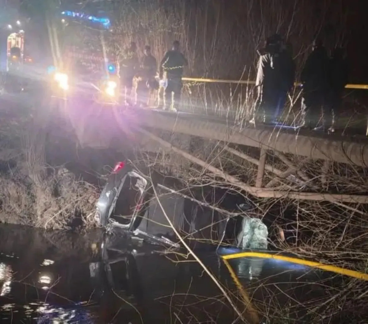 Buscan a un nene de cuatro años tras la caída de un auto a un canal de riego en Fernández Oro