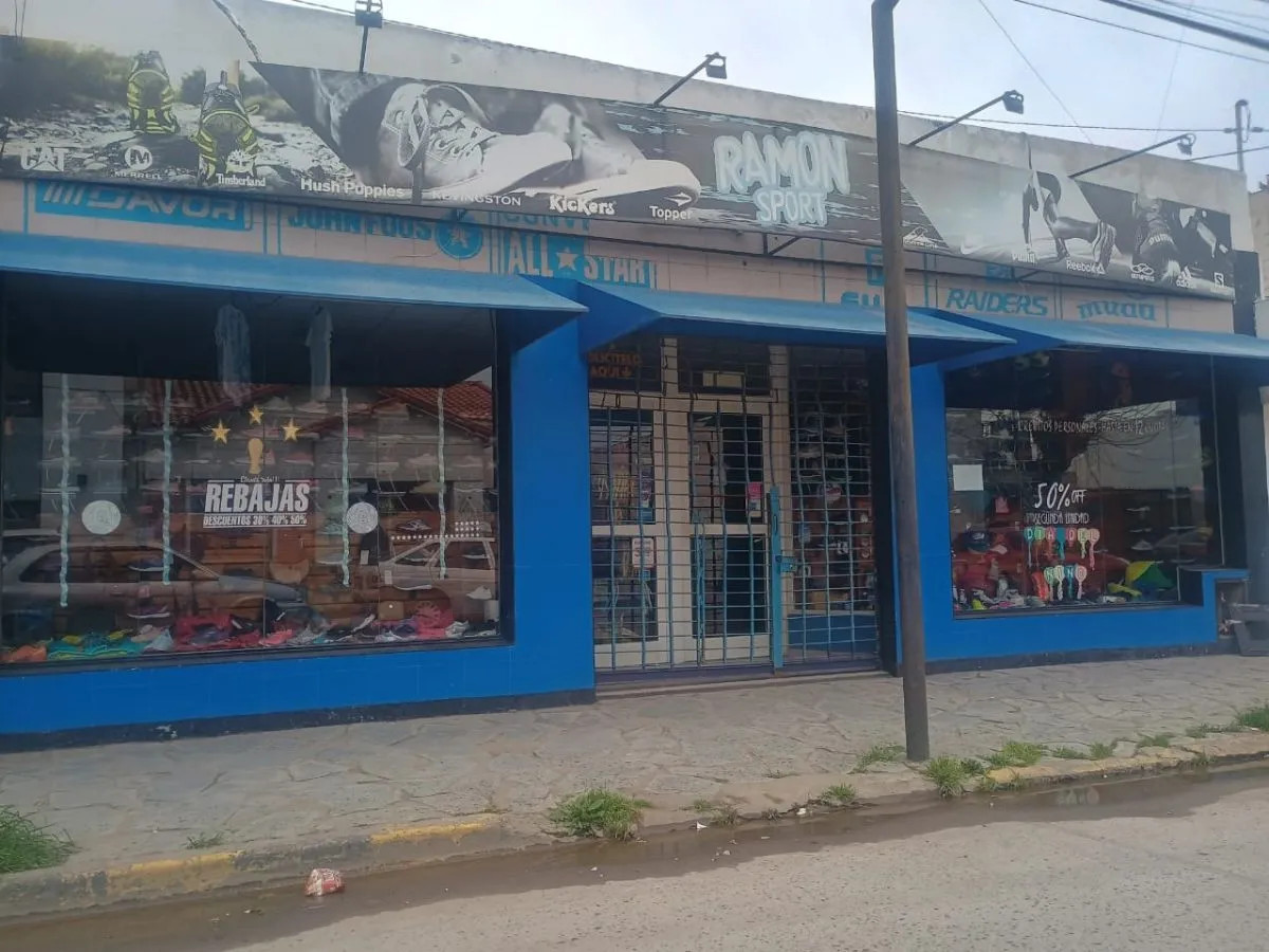 Robo violento en una zapatería de Viedma: encerraron al empleado en el baño