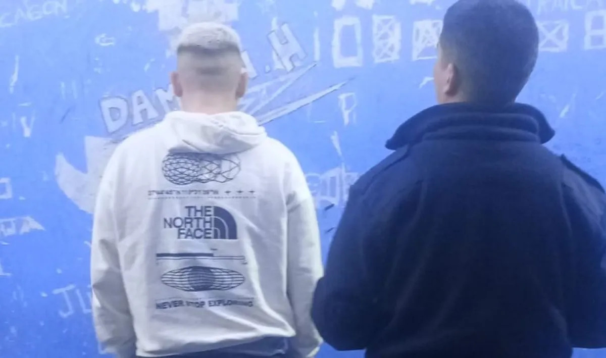 Detuvieron a un joven que llevaba las llaves de dos motos robadas en Plaza Alsina