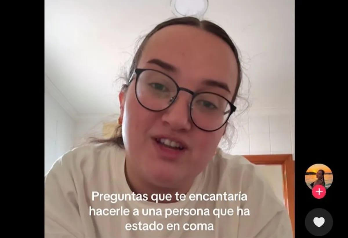 Una joven relató que escuchó todo durante un mes en coma y retó a su madre por la música que le puso