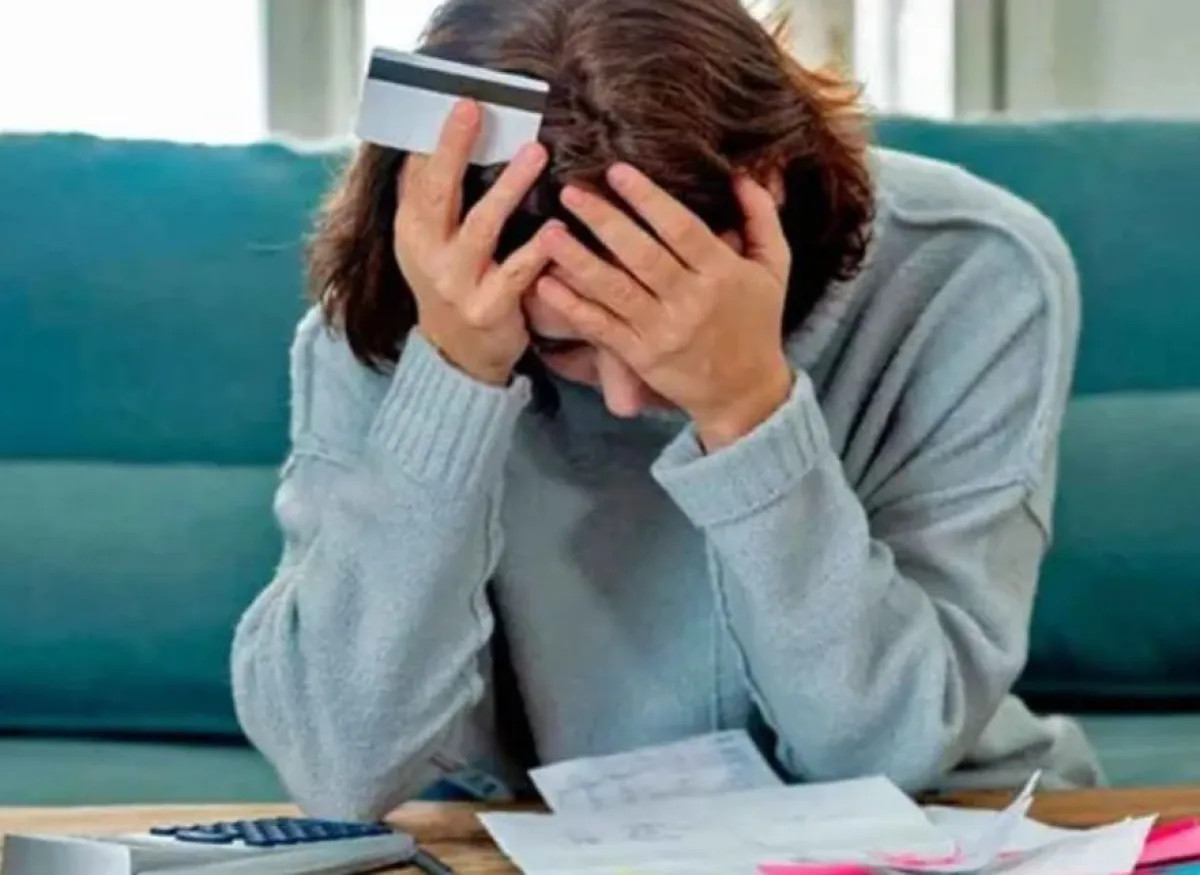 La crisis de deuda de las familias argentinas llega a la tapa del Financial Times