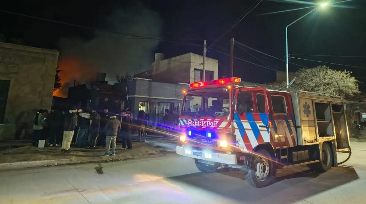 Un incendio destruyó por completo un departamento en San Antonio Oeste