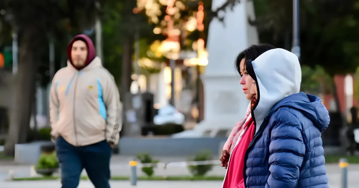 Después de la ola polar, el lunes sigue nublado y con viento fuerte en Viedma