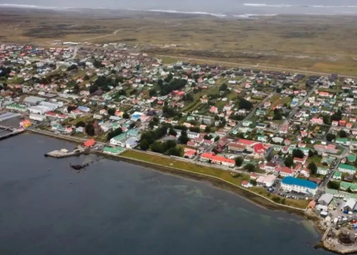 Malvinas: crece la disputa por un megaproyecto de salmón que dividió a los isleños