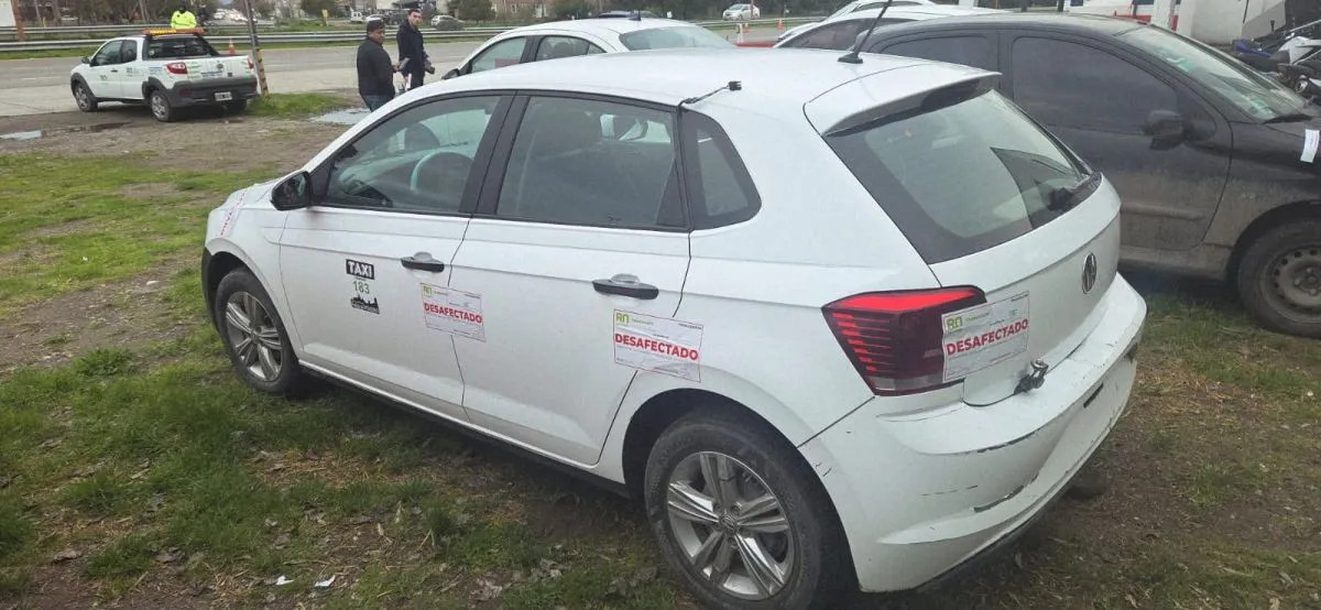 Retuvieron tres taxis de Patagones por falta de revisión técnica en el puente a Viedma