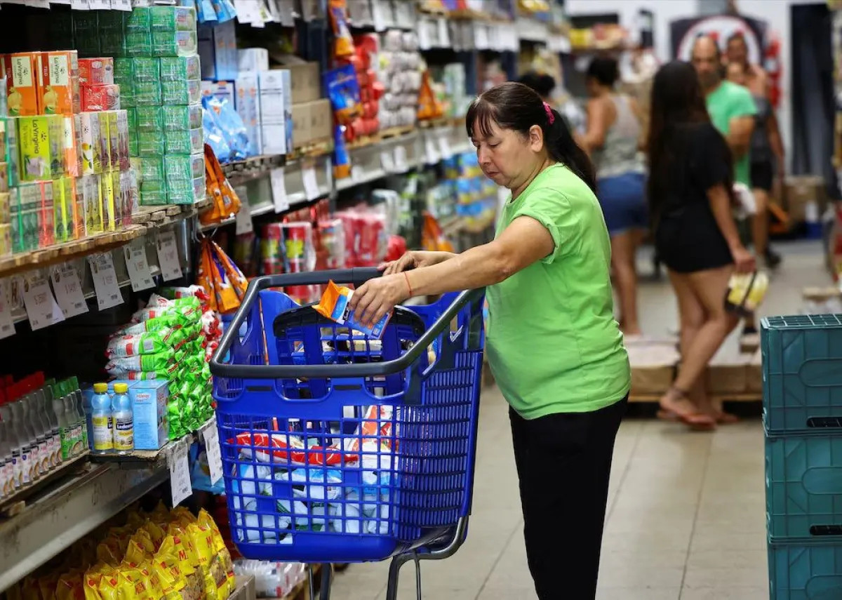 La canasta básica subió 2,2% en julio y una familia tipo necesitó $1,56 millones