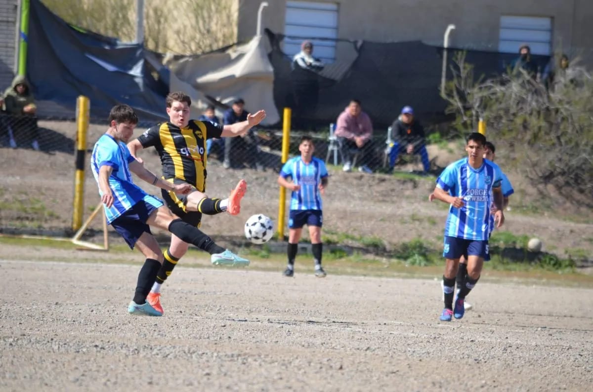 Jorge Newbery venció 2-0 a Talleres y lidera la zona 8 del Regional Amateur