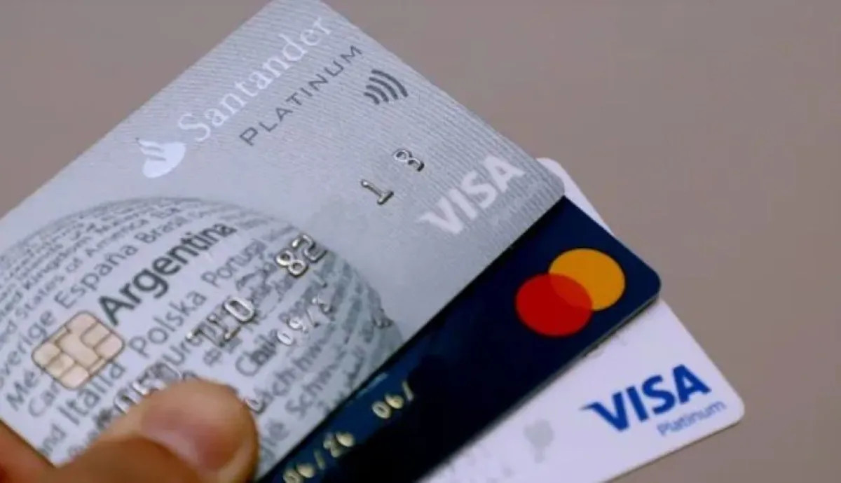 El uso de tarjetas de crédito cayó más de 10% en agosto por la morosidad