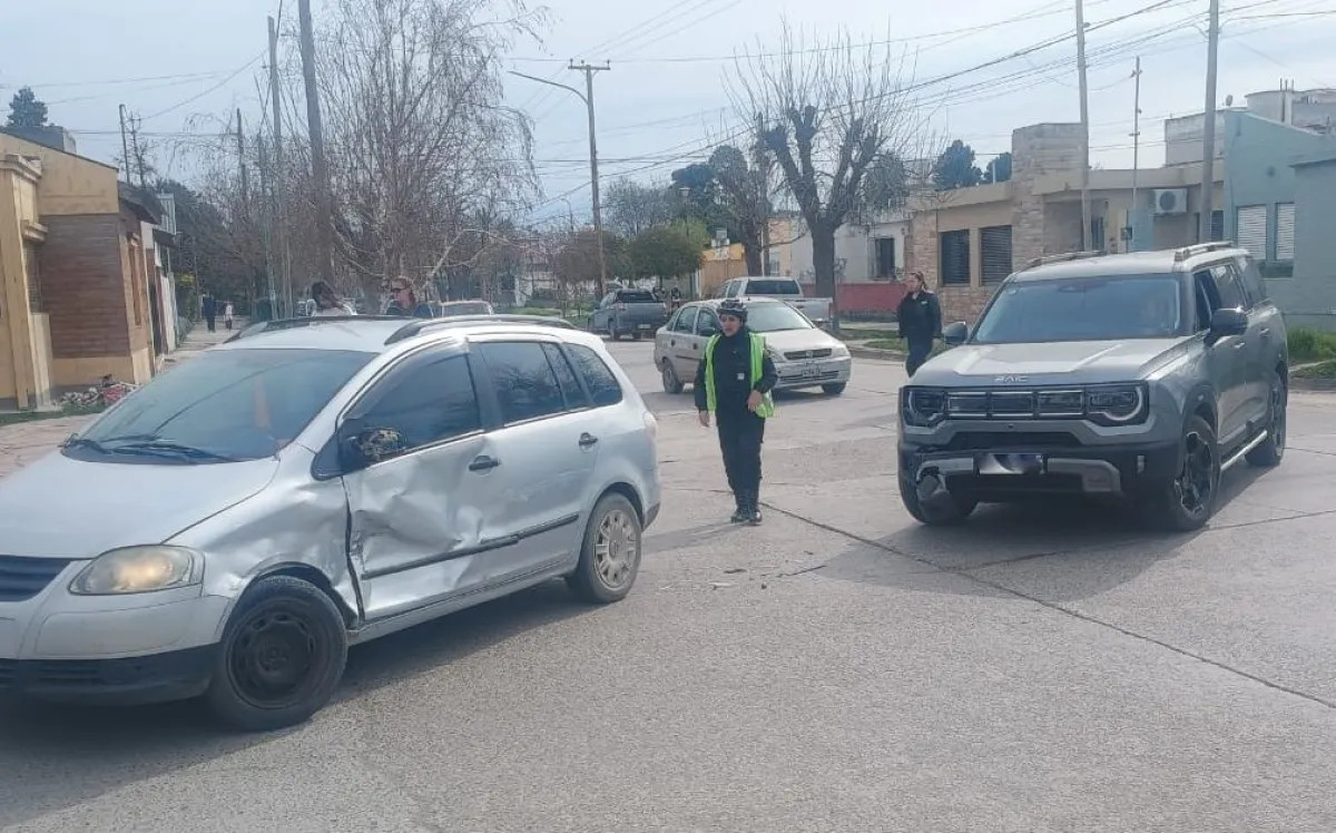 Choque entre dos autos en Brown y Alvear no dejó heridos