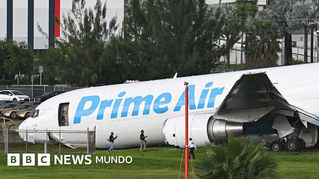 Accidente aéreo en Miami: al menos 5 muertos tras salirse un avión de carga de Amazon de la pista