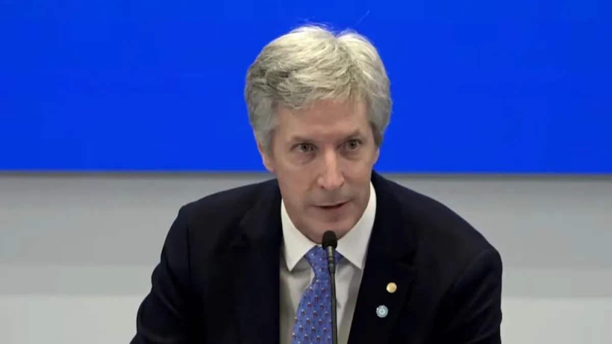 El titular del BCRA descartó ayudar a deudores en mora