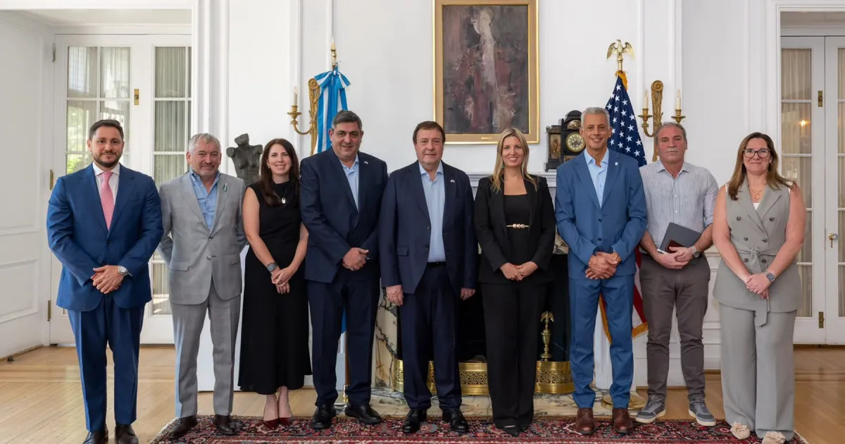 Weretilneck negocia en Washington créditos del BID por 145 millones de dólares para salud y producción