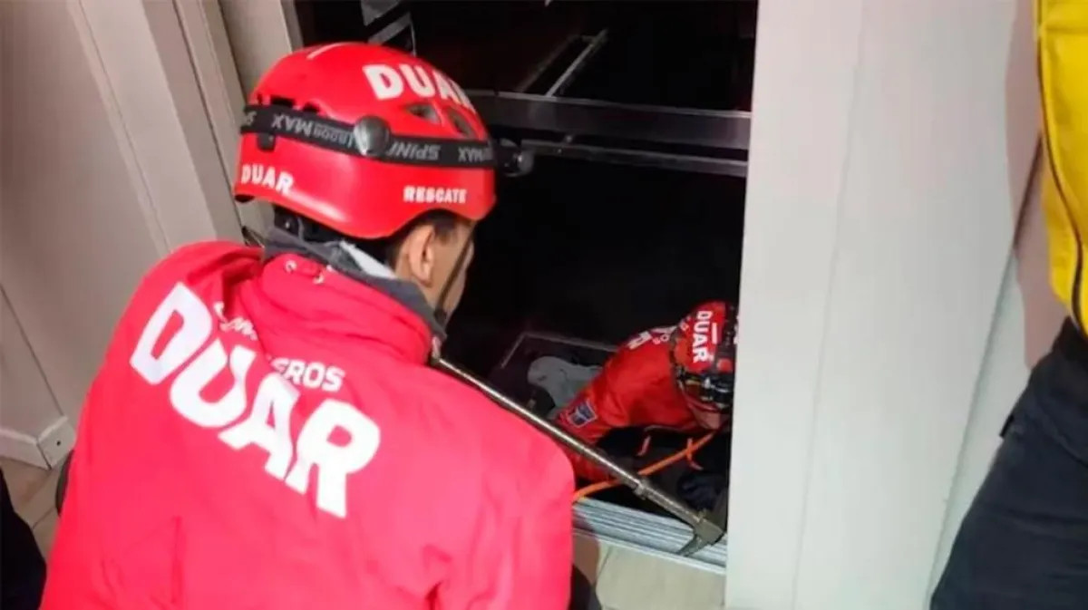 Un guardia de seguridad murió atrapado en un ascensor en Córdoba
