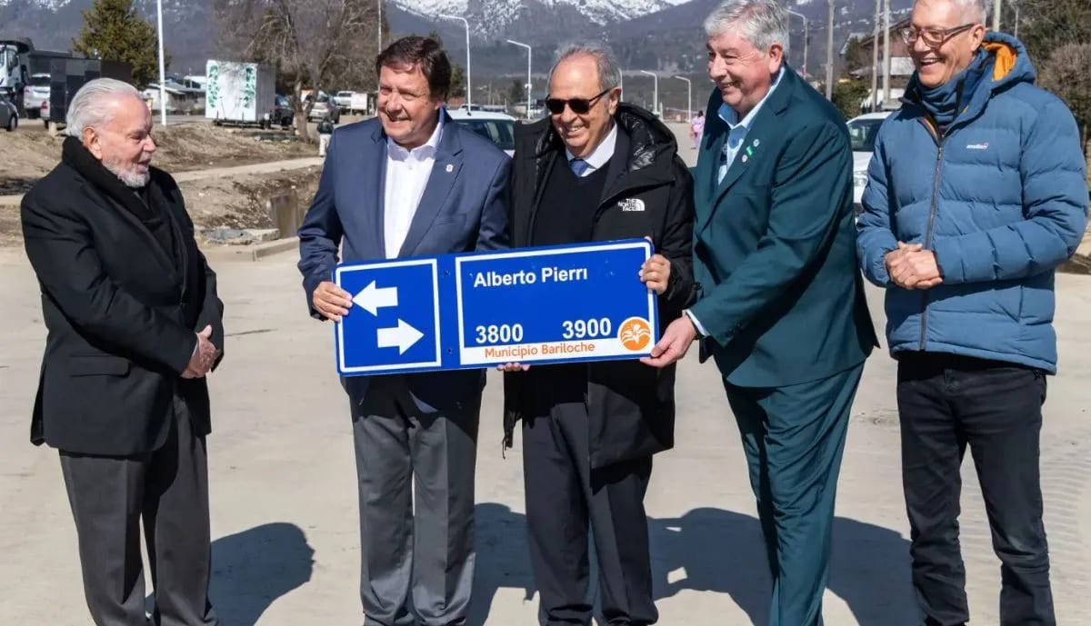 Weretilneck homenajeó a Pierri en Bariloche por los 32 años de la ley que regularizó 440 viviendas rionegrinas