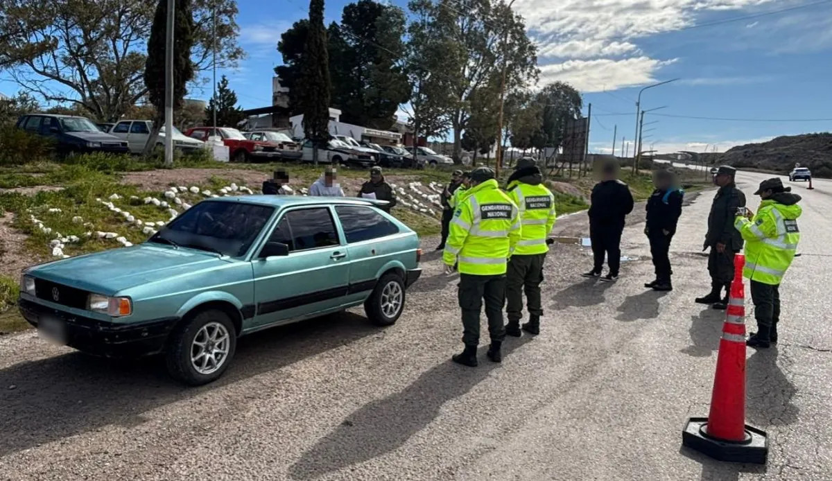 Gendarmería secuestró droga, un arma y municiones ocultas en un auto en la Ruta 3