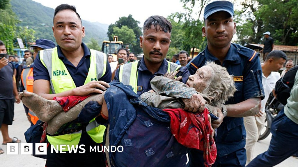 Alud en la frontera de Nepal y Tíbet: más de 150 muertos y cientos de desaparecidos