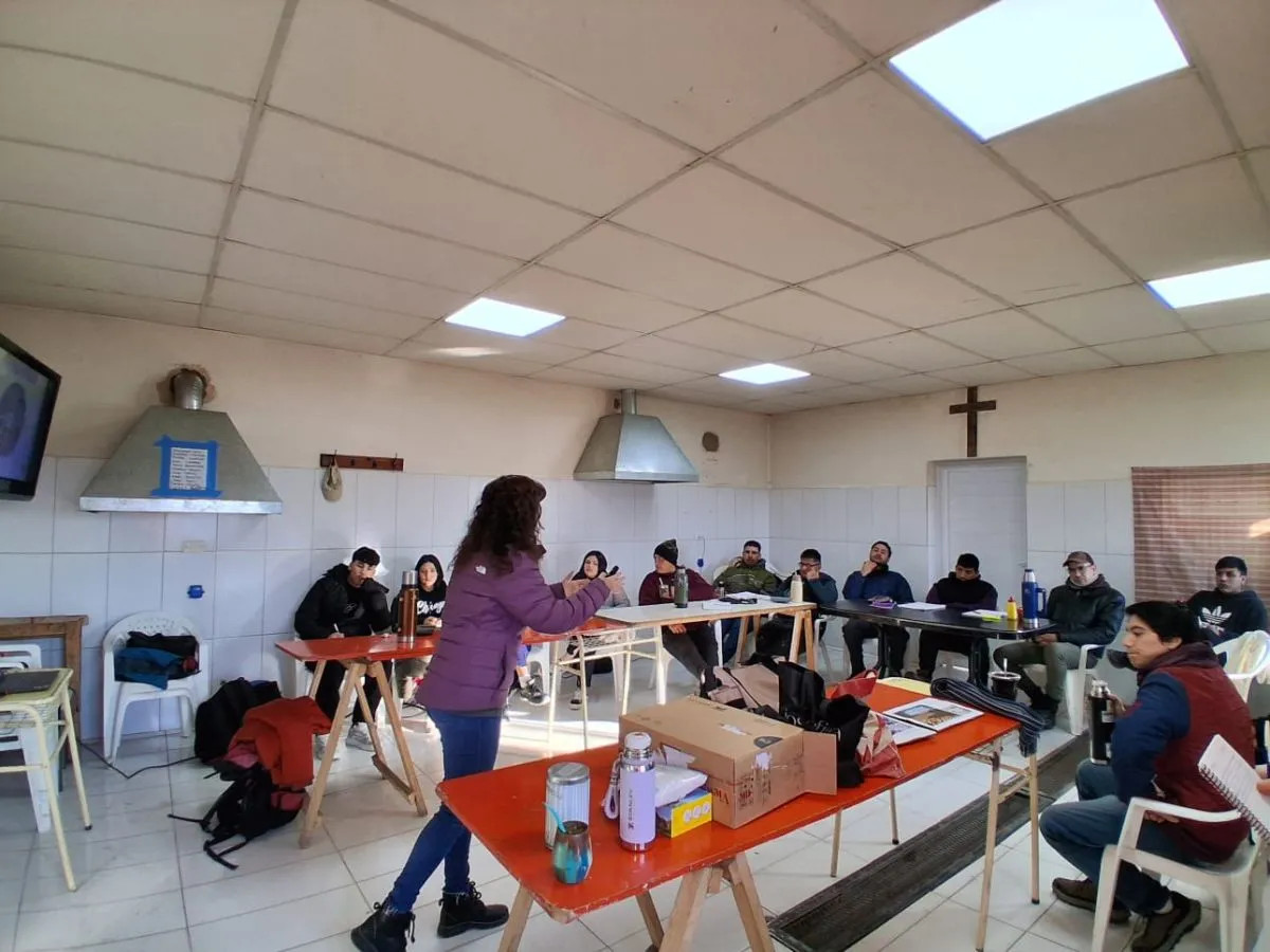 Estudiantes de la ESFA y el Curzas se capacitan en producción agropecuaria sustentable