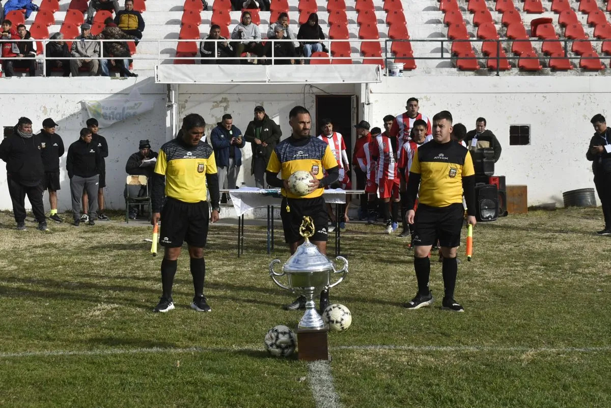 El fútbol barrial de Patagones espera al clima para jugar sus finales