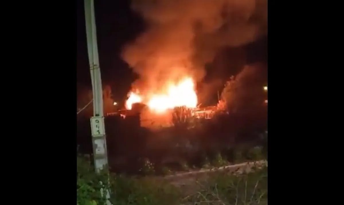 Un incendio destruyó por completo una vivienda en el barrio Lavalle de Viedma