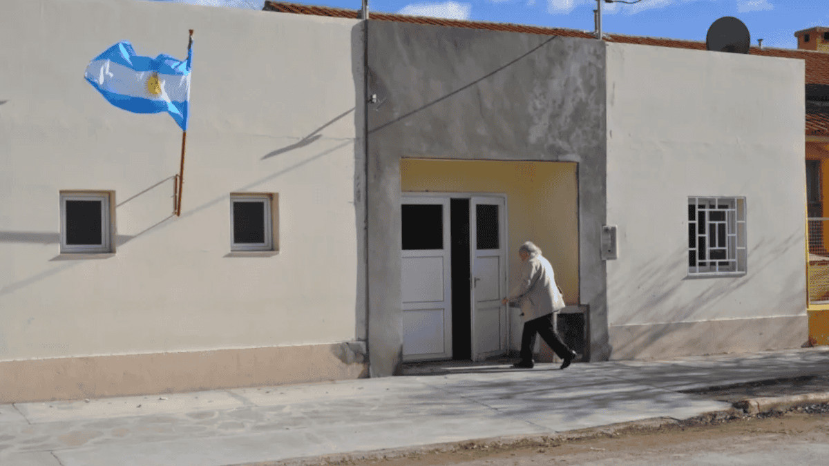 Vecinas de Sierra Colorada denuncian falta de médicos y demoras en derivaciones