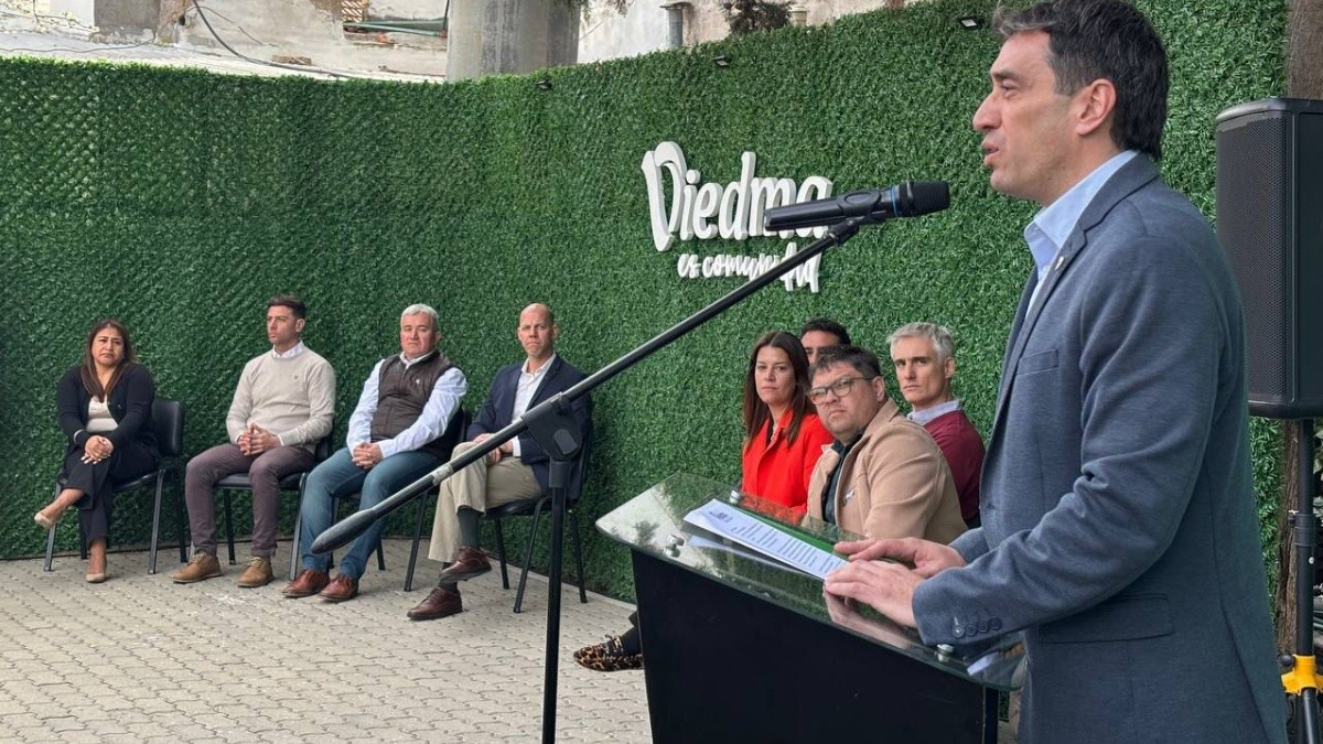 Castro juró a nuevos funcionarios y renovó parte del gabinete municipal de Viedma